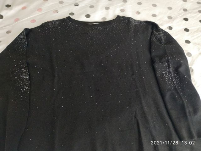 Jersey negro con strass brillantes