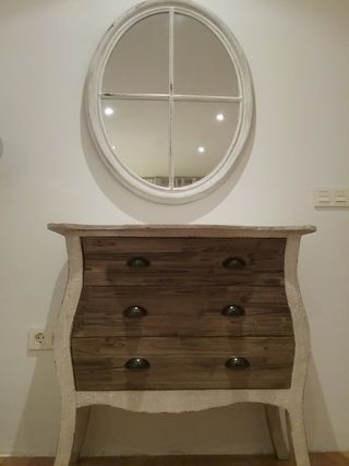 Aparador con espejo. Precio negociable de segunda mano por 100 € en