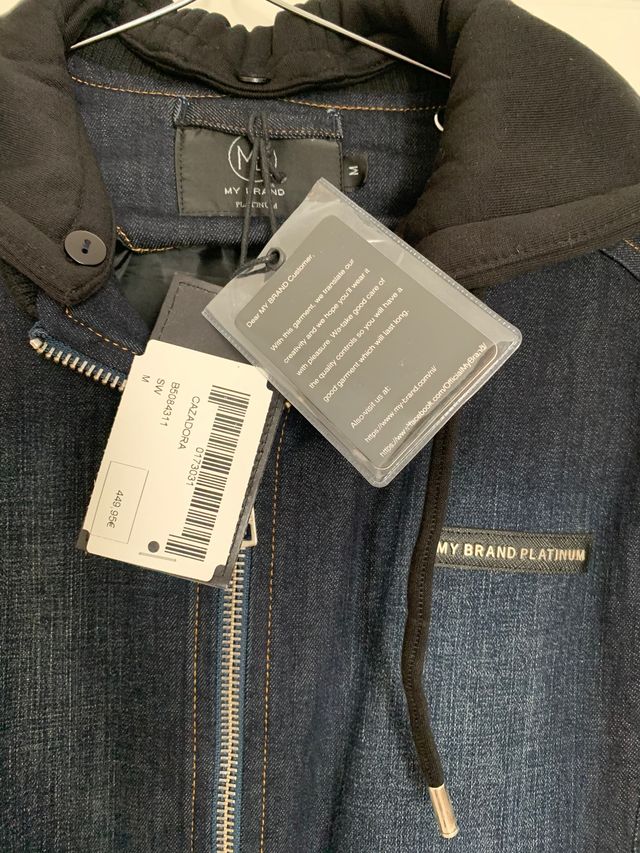 Cazadora vaquera mixta con mangas de abrigo