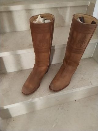 Bota campera clásica Valverde del Camino de segunda mano por 40 EUR en  Mazagon en WALLAPOP
