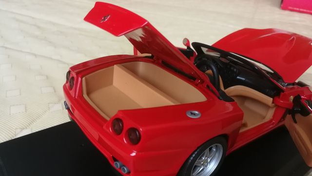 Ferrari 550 Barchetta 1:18 de Hot Wheels