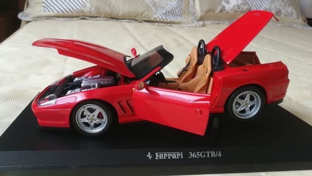 Ferrari 550 Barchetta 1:18 de Hot Wheels