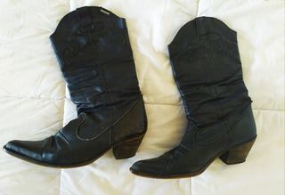 Botas cowboy Mustang negras de segunda mano por 11 EUR en Oliva en WALLAPOP