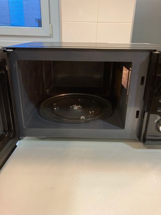 Carrefour home Microondas Grande HMG23-13 de segunda mano por 39 EUR en  Madrid en WALLAPOP