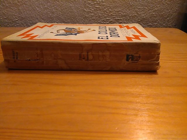 Libro antiguo "El coloso dormido"