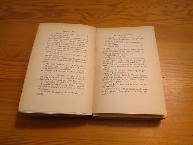 Libro antiguo "El coloso dormido"