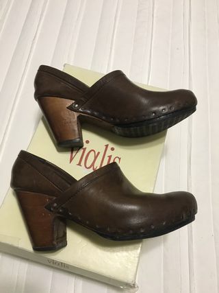 Zapatos zuecos vialis de segunda mano por 45 EUR en Terrassa en WALLAPOP