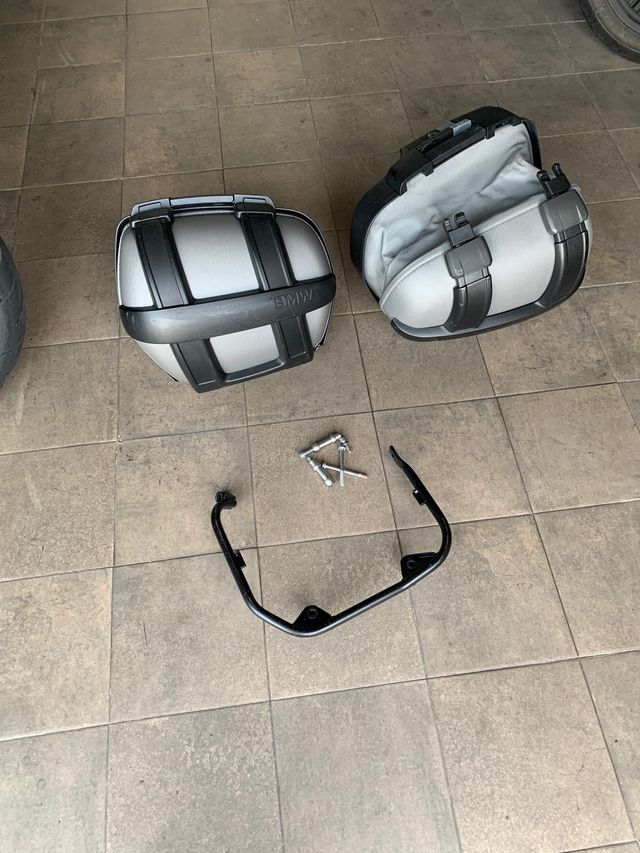 Maletas laterales Bmw f800r de segunda mano por 550 € en Palazuelos de Maletas laterales Bmw f800r de segunda mano por 550 € en Palazuelos de