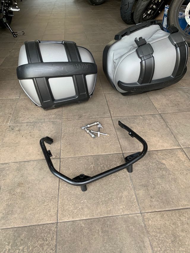 Maletas laterales Bmw f800r de segunda mano por 550 € en Palazuelos de Maletas laterales Bmw f800r de segunda mano por 550 € en Palazuelos de