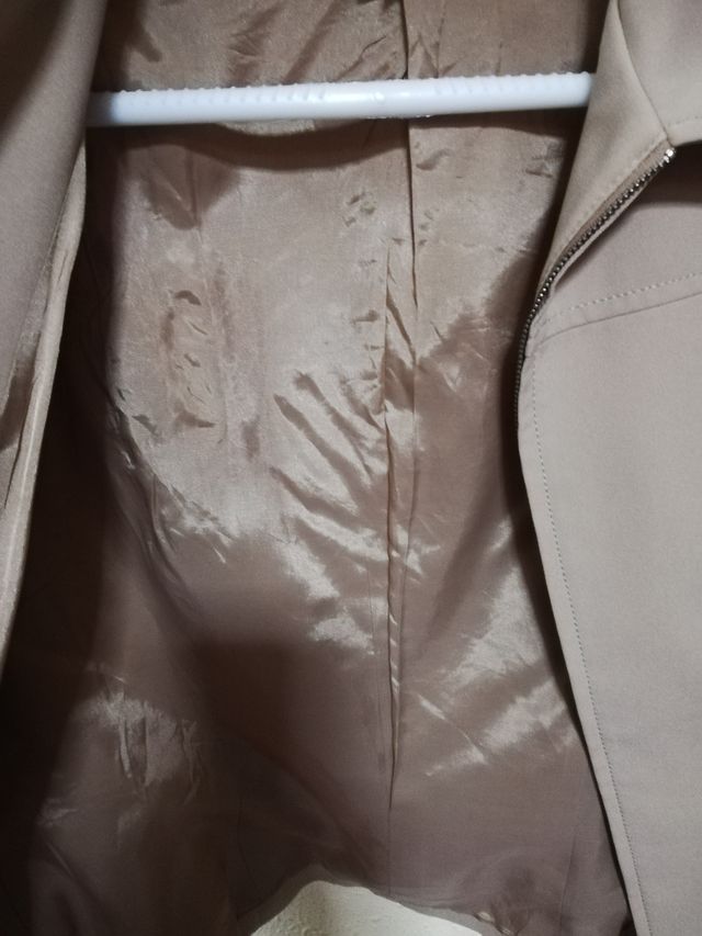 Traje de chaqueta y pantalón beige