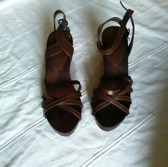 Sandalias 100% piel con cuñas de madera