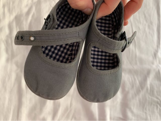 Scarpe Merceditas in tela grigia