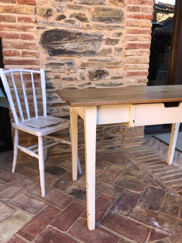 Antigua mesa tocinera vintage de madera