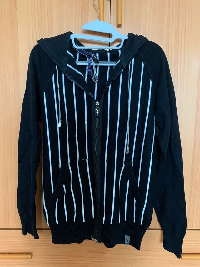 Chaqueta rayas negra y blanca