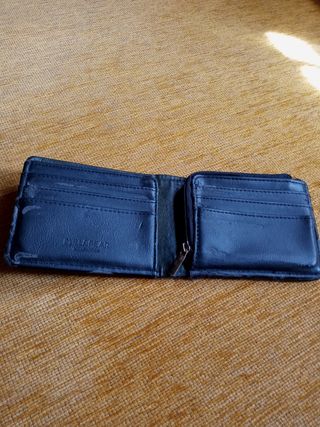 Cartera hombre pull bear de segunda mano por 5 EUR en Ciempozuelos en  WALLAPOP