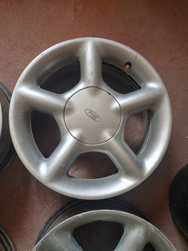 Llantas Ford Escort XRI de segunda