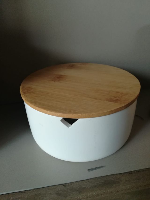 PORTAGIOIE ROTONDO BIANCO CON COPERCHIO IN BAMBÙ E SPECCHIO