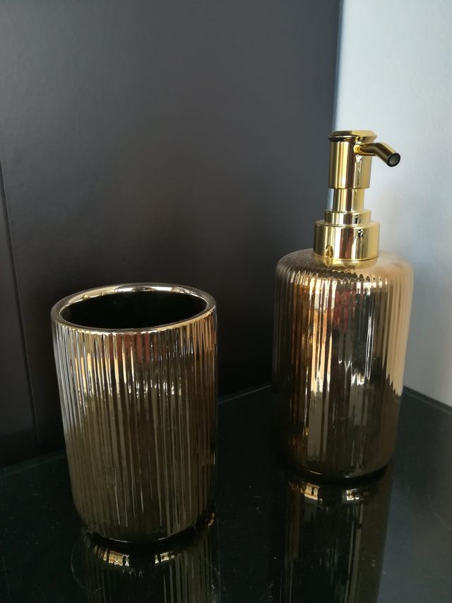SET DISPENSER E PORTASPAZZOLE IN CERAMICA DORATA