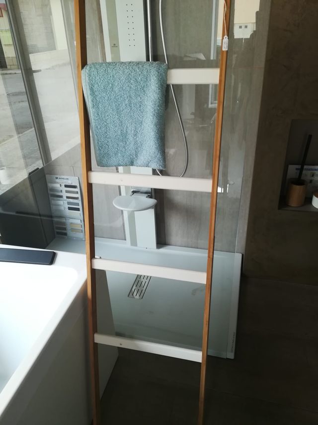 PORTASCIUGAMANI IN LEGNO A SCALA