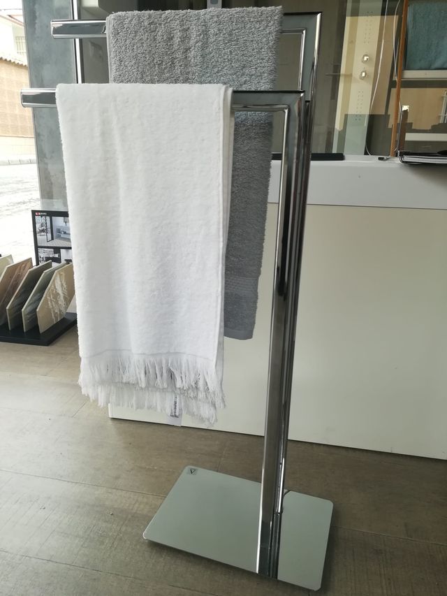 PORTASCIUGAMANI A DUE PIEDI IN METALLO CROMATO