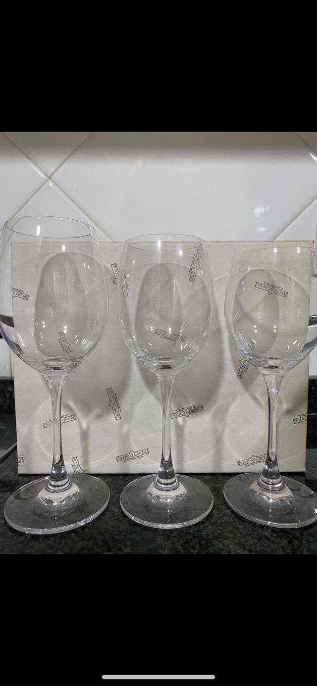 Copas de agua +vino tinto + vino blanco