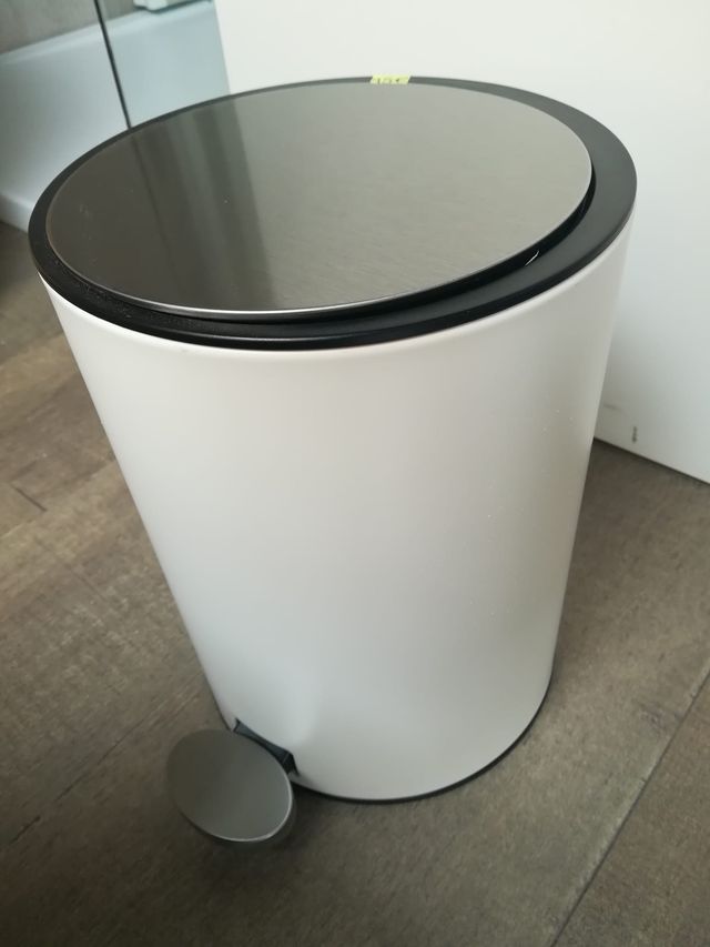 CESTINO DA BAGNO A PEDALE IN METALLO BIANCO