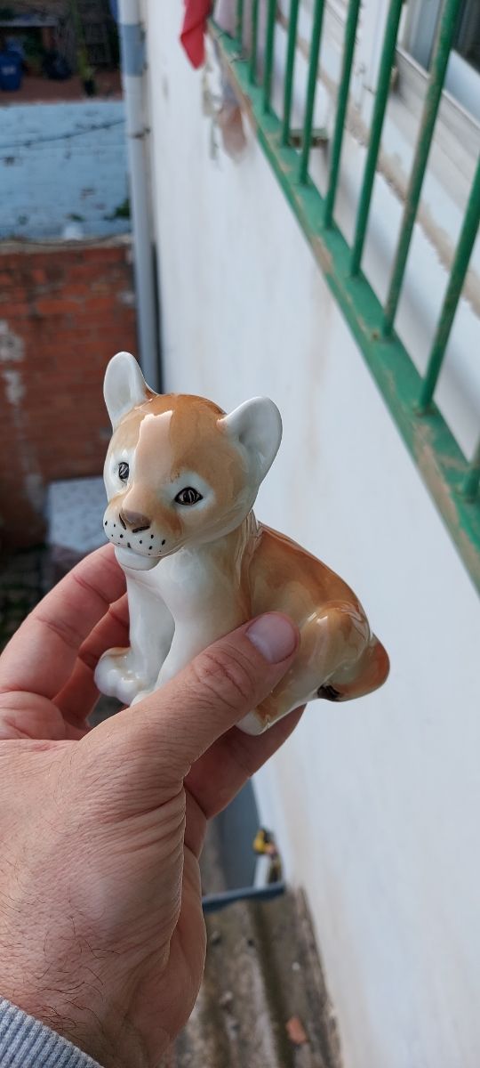 Cachorro Leon Porcelana