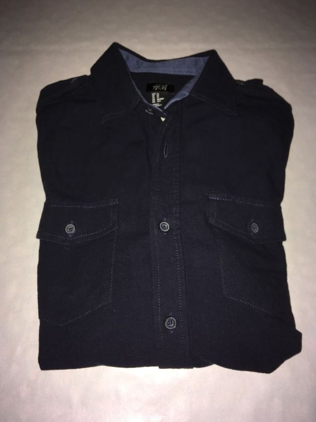 Camisa azul bolsillos xs HM