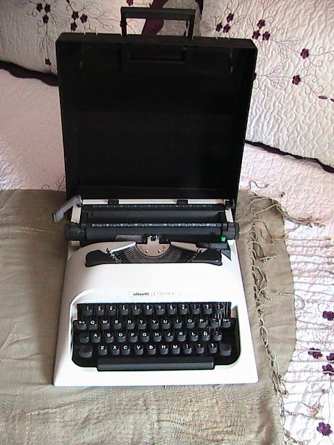 Maquina de escribir portátil OLIVETTI Lectera 10
