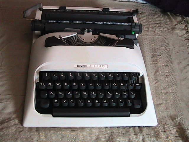 Maquina de escribir portátil OLIVETTI Lectera 10