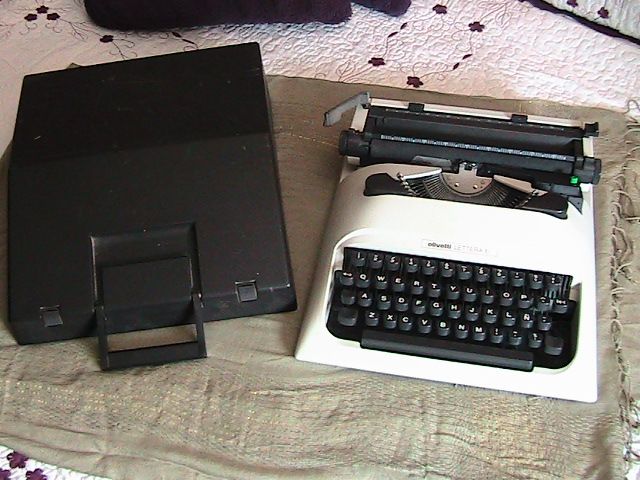 Maquina de escribir portátil OLIVETTI Lectera 10