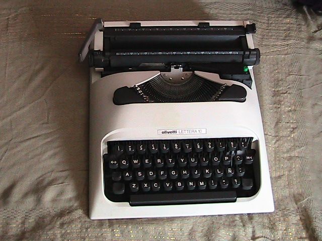 Maquina de escribir portátil OLIVETTI Lectera 10