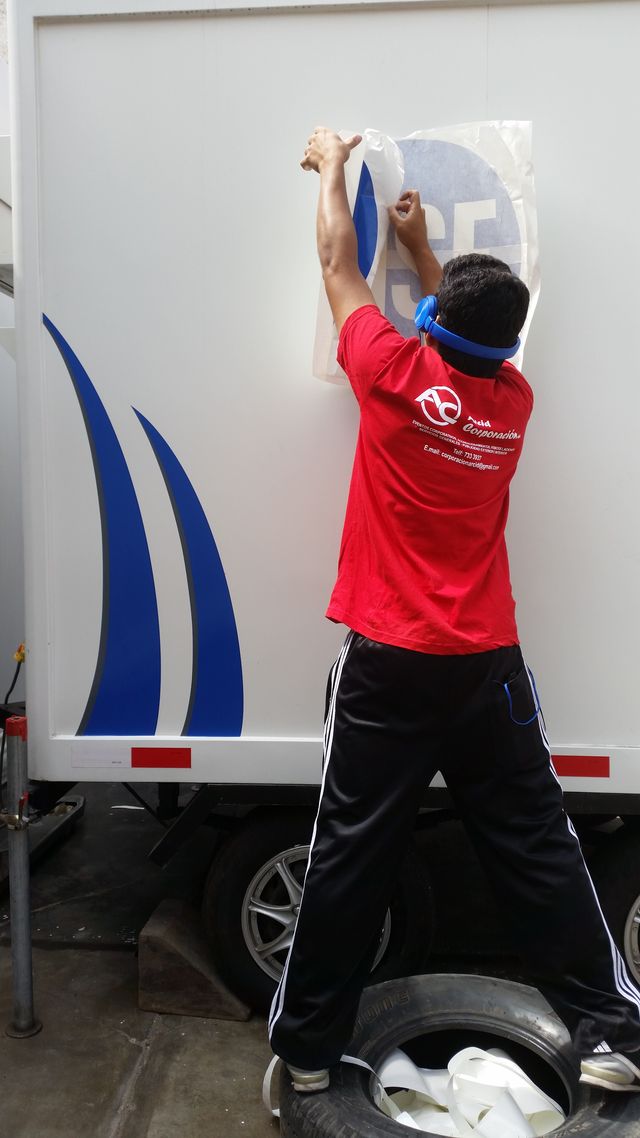 Rotulación - montaje de vinilos en Barcelona