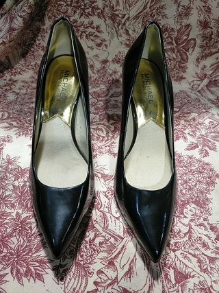 Zapatos tacón Michael kors de segunda mano por 45 EUR en Málaga en WALLAPOP