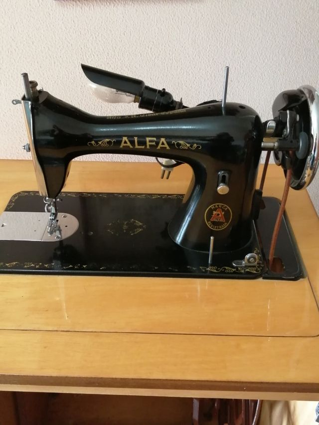 Máquina de Coser ALFA