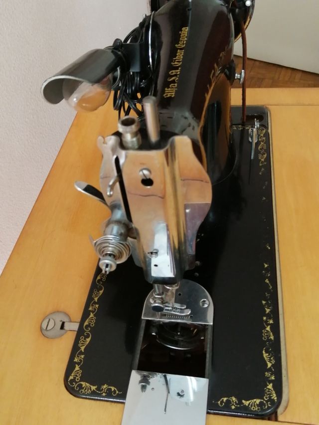 Máquina de Coser ALFA