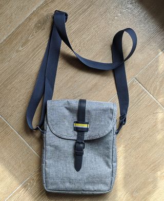Bolsa bandolera Springfield Muy buen estado de segunda mano por 4 EUR en  Castro-Urdiales en WALLAPOP