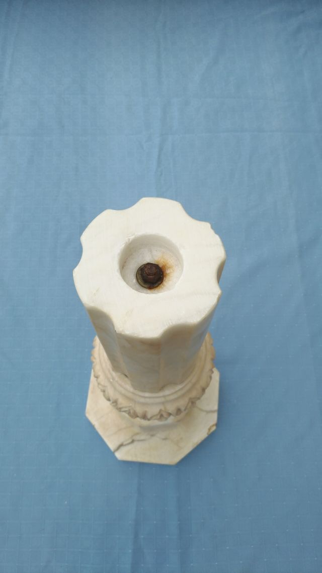 Pedestal / columna de mármol