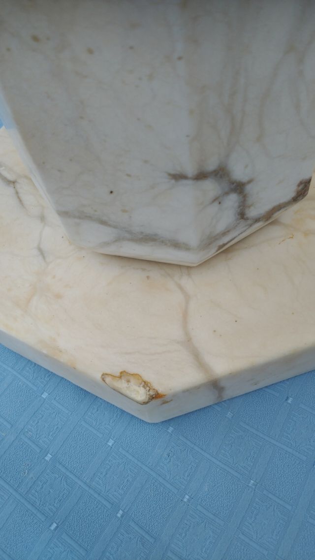 Pedestal / columna de mármol