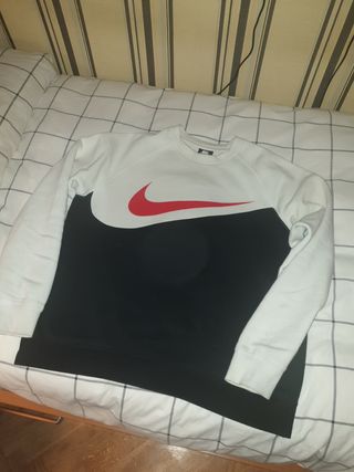 Sudadera nike foot locker de segunda mano por 40 EUR en Madrid en WALLAPOP
