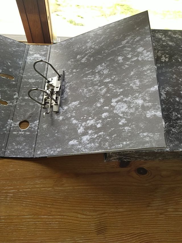 5 archivadores de cartón duro con tres fundas