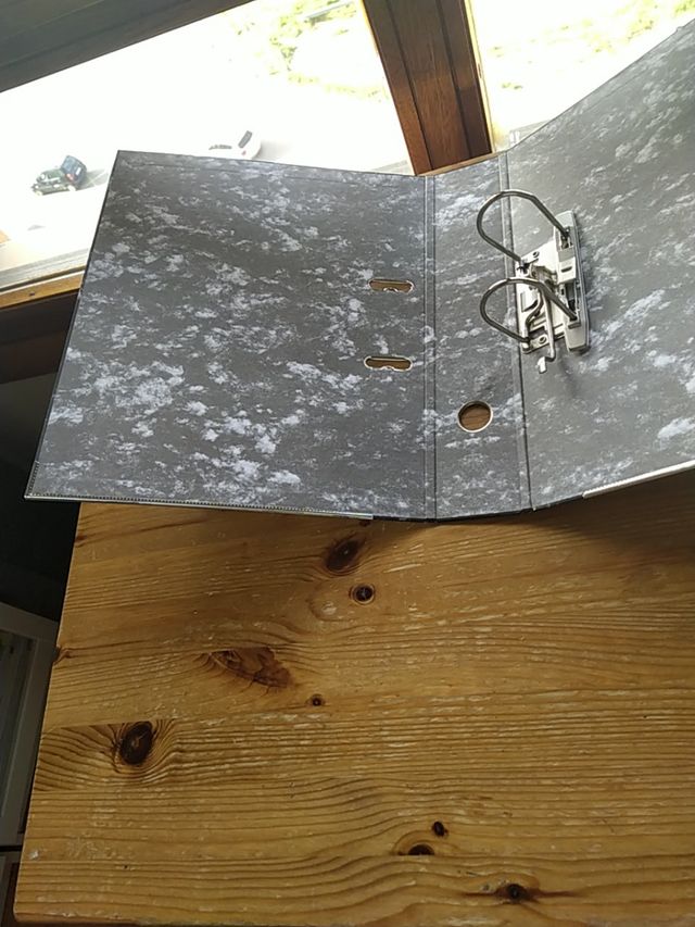 5 archivadores de cartón duro con tres fundas