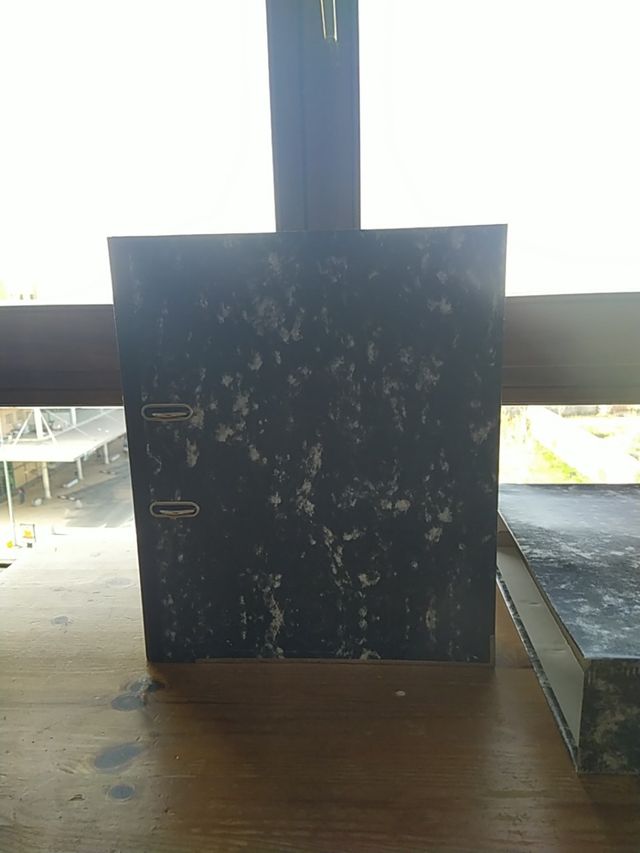 5 archivadores de cartón duro con tres fundas