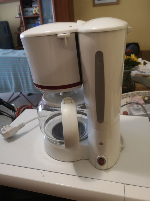 CAFETERA BLUESKY, FILTRO FIJO LAVABLE.