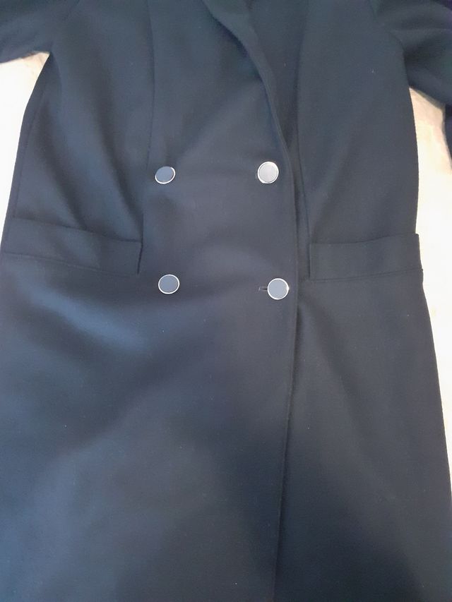 ABRIGO NEGRO LARGO A MEDIDA. HECHO A MANO