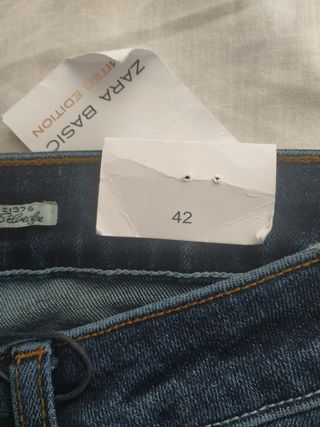 Vaqueros mujer zara de segunda mano por 8 EUR en Mairena del Aljarafe en  WALLAPOP
