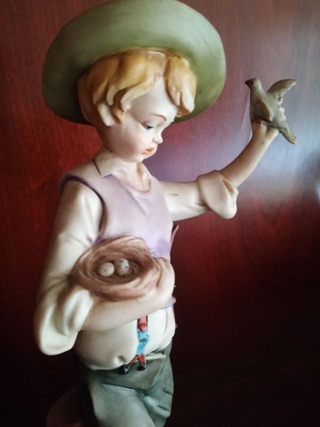 Porcelana Capodimonte firmada por Barbetta Flavia