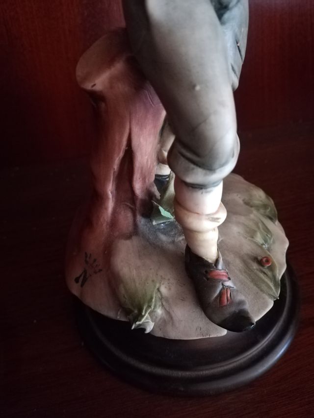 Porcelana Capodimonte firmada por Barbetta Flavia