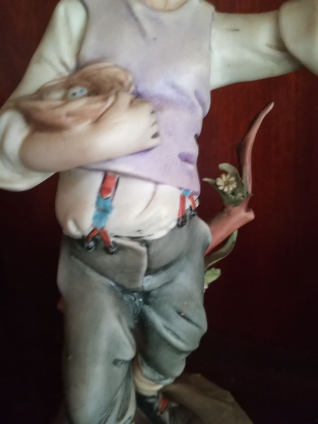 Porcelana Capodimonte firmada por Barbetta Flavia