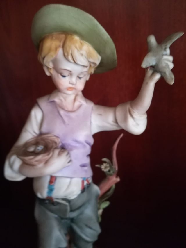 Porcelana Capodimonte firmada por Barbetta Flavia